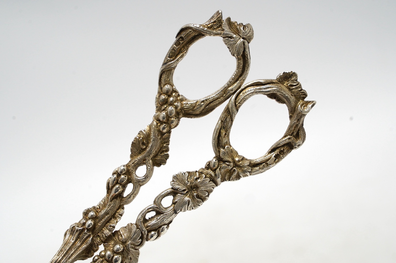 A pair of late Victorian silver grape shears, with fruiting vine handles, by William Summers, London, 1879, 18.9cm. Condition - fair to good